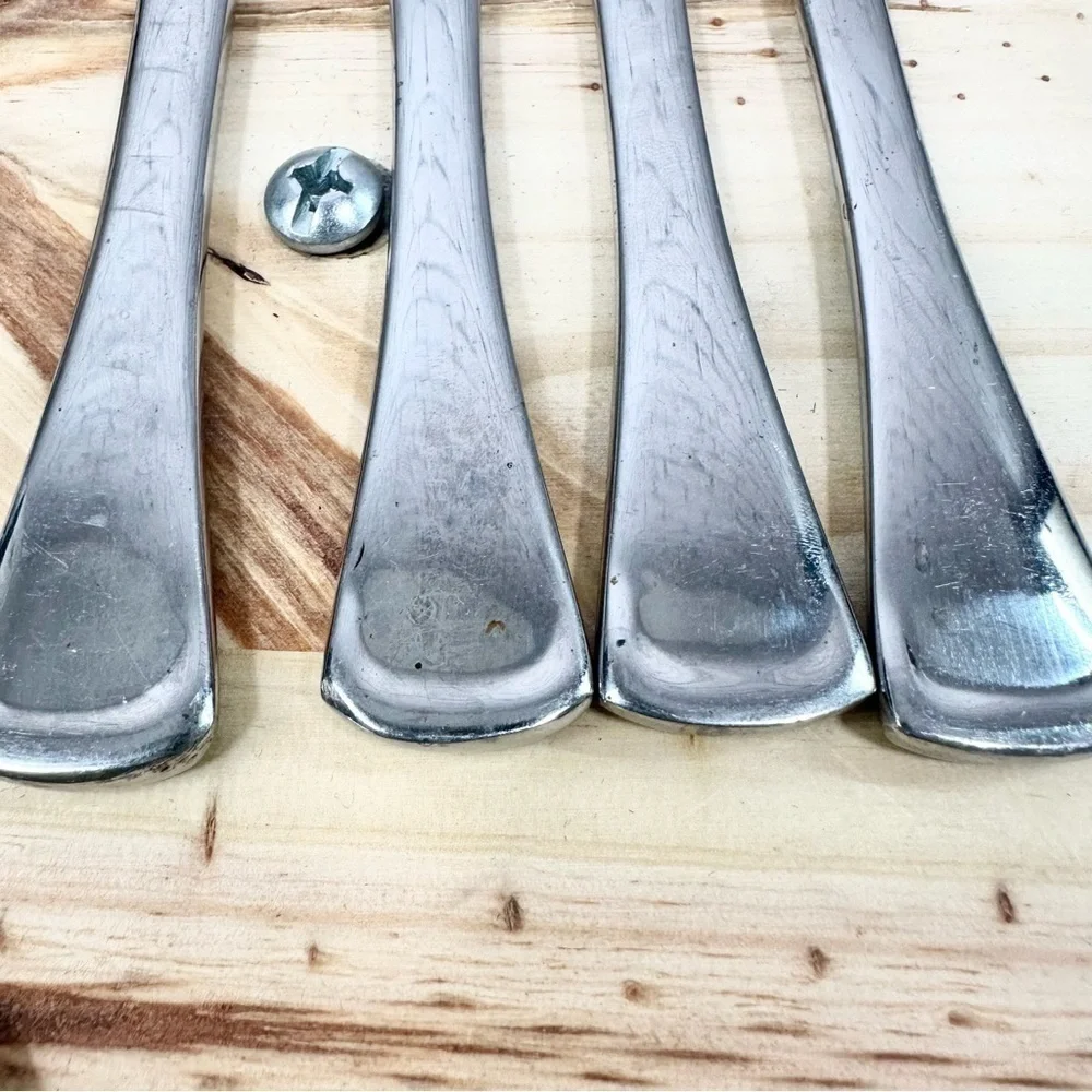 Oneida 16 Piece Stainless Steel Flatware Silverware Emma Set - Picture 8 of 16